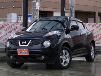 JUKE　ジューク　15RXタイプV　コンパクトSUV!!　　普段使いにもお出かけにも☆　内装のREDカラーが差を付けます(^^)/