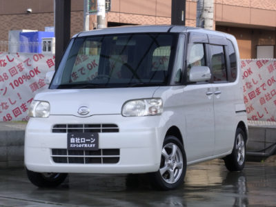 TANTO　タント　Xリミテッドセレクション　走行距離75,000km☆　なんと❗❗　軽にフリップダウンモニター付けています✨　とってもレアです🤩　後席の方も嬉しい👍　左側センターピラーレスの大人気軽ハイトワゴン！！　社外メモリーナビで走行中フルセグTV・DVD視聴可🌞　商談に入るのが早すぎて入荷が追い付きません💦　購入ご希望の方、まずはご連絡ください！！　社外LEDヘッドライト球お付けします♪《1年保証付》