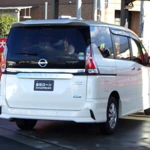 セレナ　ハイウェイスター　4WD