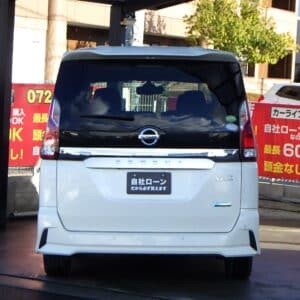 セレナ　ハイウェイスター　4WD