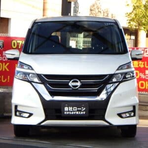セレナ　ハイウェイスター　4WD