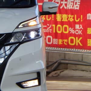 セレナ　ハイウェイスター　4WD