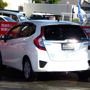 フィット　ハイブリッド　Lパッケージ　《ユーザー買取車》