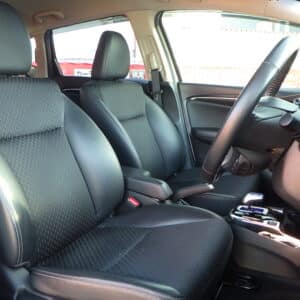 フィット　ハイブリッド　Lパッケージ　《ユーザー買取車》