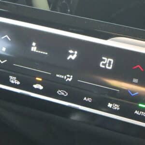 フィット　ハイブリッド　Lパッケージ　《ユーザー買取車》