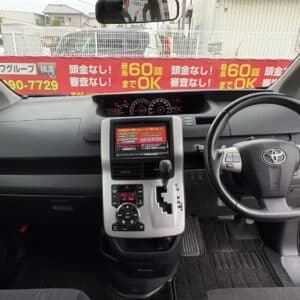 ヴォクシー　ZS