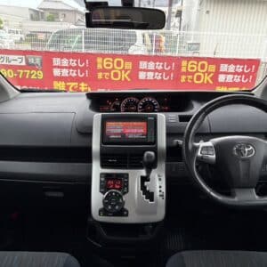 ヴォクシー　ZS