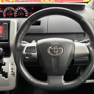 ヴォクシー　ZS