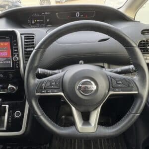 セレナ　ハイウェイスター　【総合評価優良車】