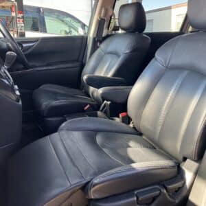 エルグランド　ライダー　黒本革シート マニュアルシート