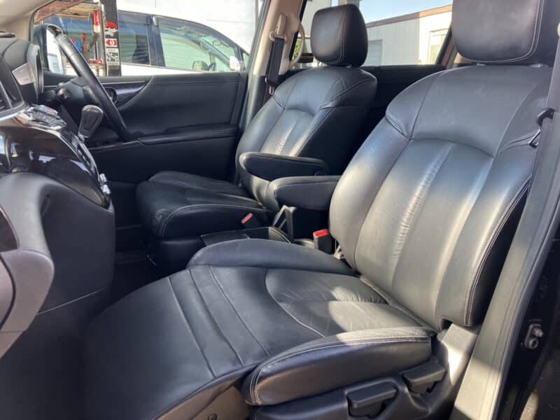 エルグランド ライダー 黒本革シート マニュアルシート