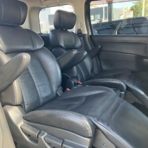 エルグランド　ライダー　黒本革シート マニュアルシート