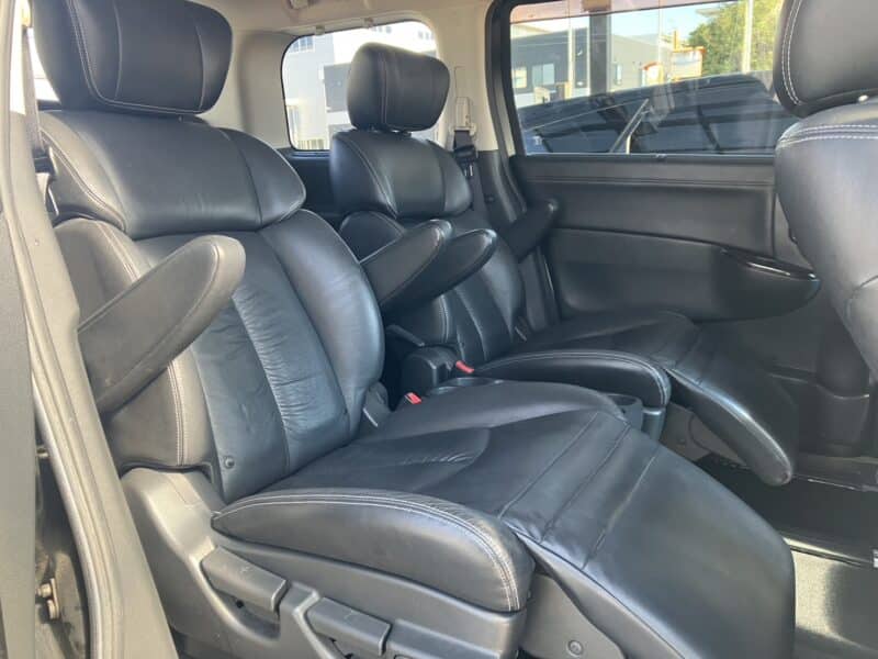 エルグランド ライダー 黒本革シート マニュアルシート