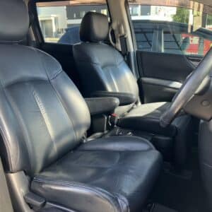 エルグランド　ライダー　黒本革シート マニュアルシート