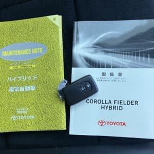 カローラフィールダー　ハイブリッドG　エアロツアラー・W×B