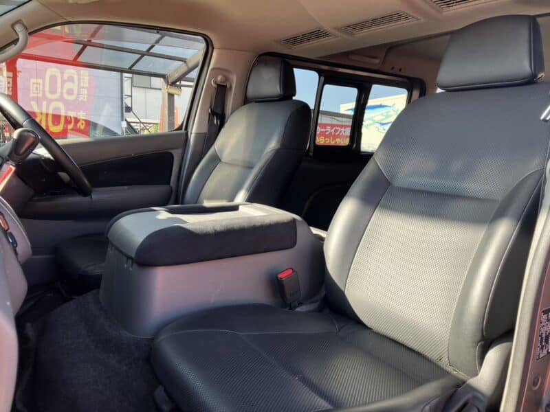 NV350キャラバン プレミアムGX クロムギアパッケージ バージョン ブラック