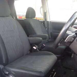 ヴォクシー　ZS　《ユーザー買取車》　