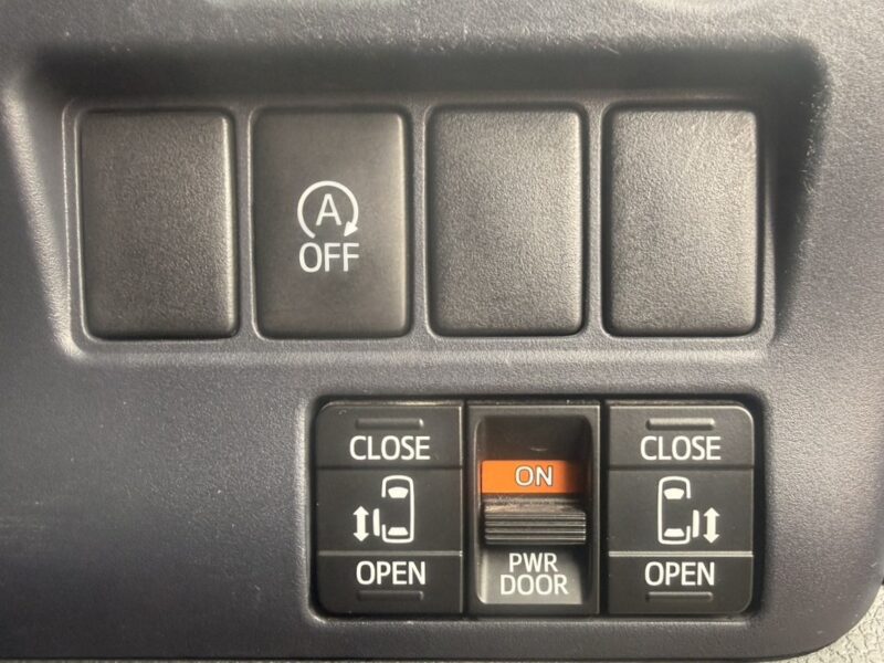 ヴォクシー ZSキラメキ 【総合評価優良車】【特別仕様車グレード】