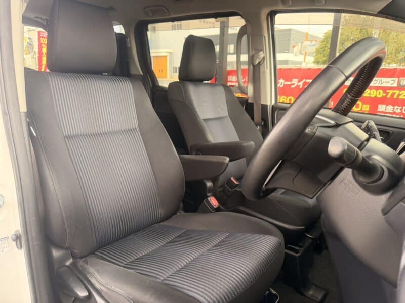 ヴォクシー ZSキラメキ 【総合評価優良車】【特別仕様車グレード】