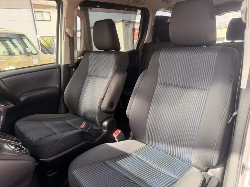 ヴォクシー ZSキラメキ 【総合評価優良車】【特別仕様車グレード】