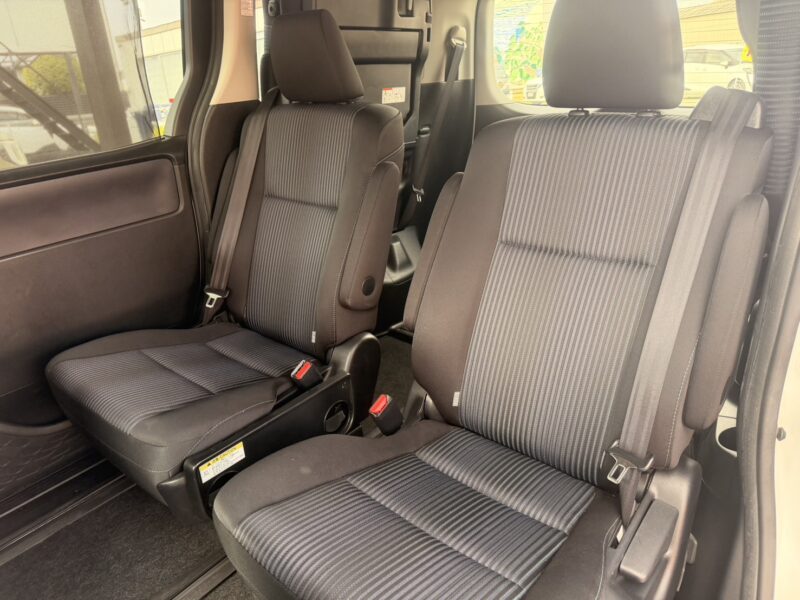 ヴォクシー ZSキラメキ 【総合評価優良車】【特別仕様車グレード】