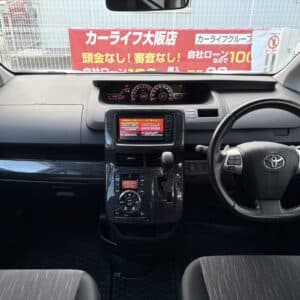 ヴォクシー　ZS　《ユーザー買取車》　