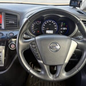 エルグランド ライダー 黒本革シート