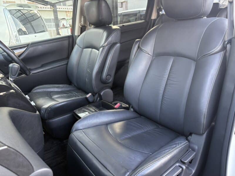 エルグランド ライダー 黒本革シート