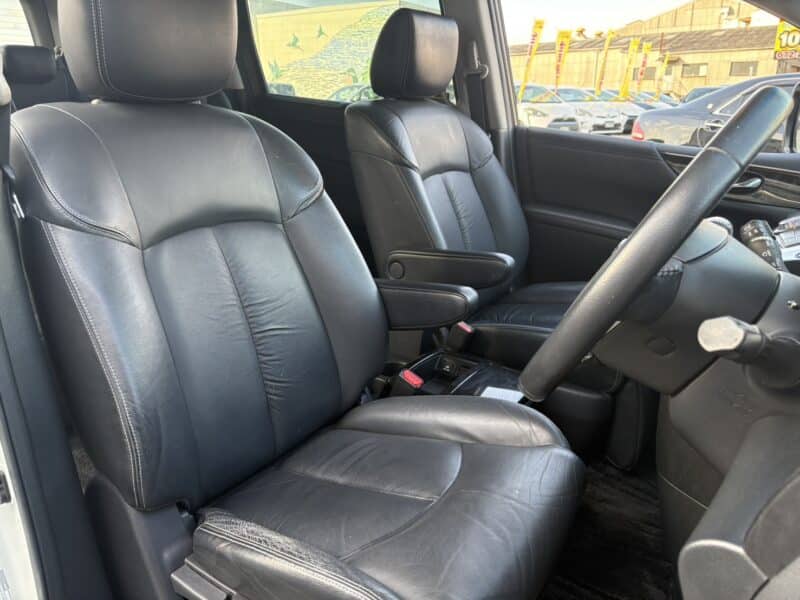 エルグランド ライダー 黒本革シート