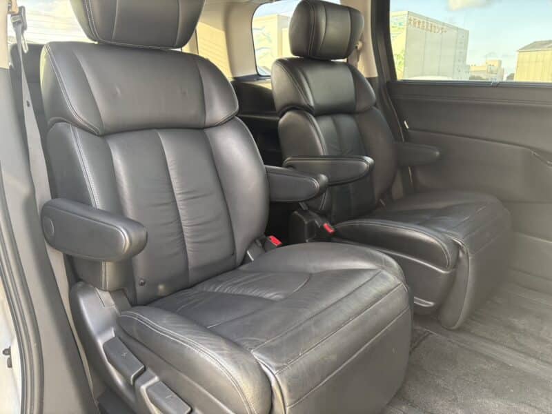 エルグランド ライダー 黒本革シート