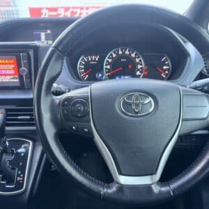 ヴォクシー　ZS