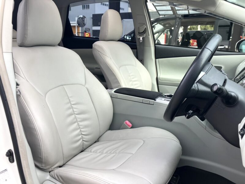 プリウスα Gツーリングセレクション スカイライトパッケージ