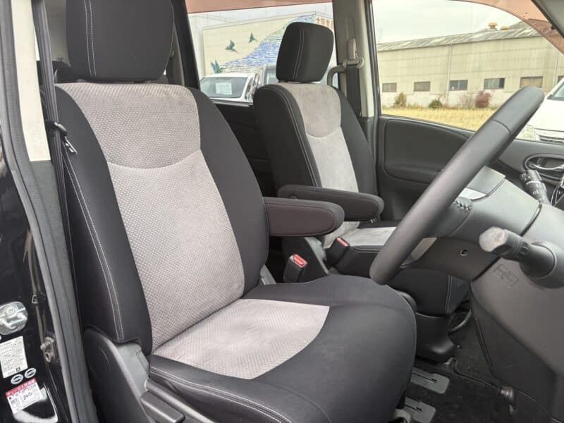 セレナ ライダー Jパッケージ