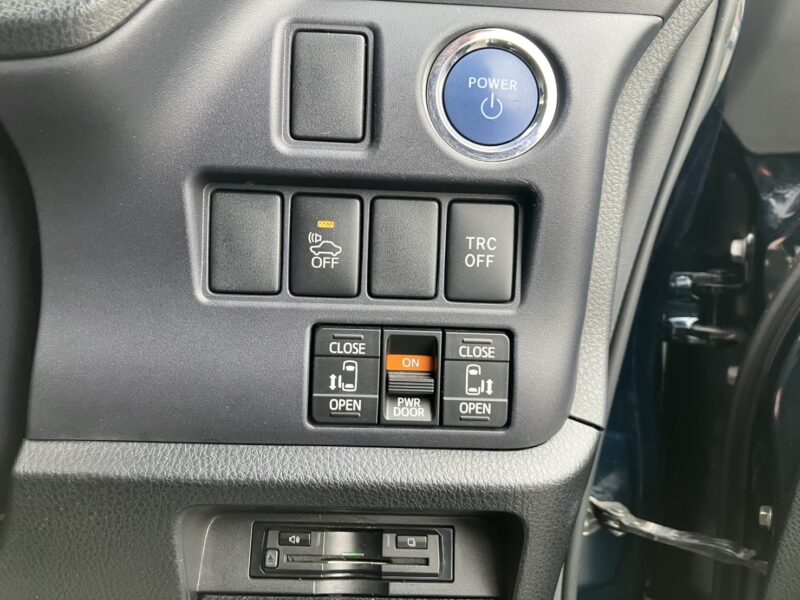 ヴォクシー HV V