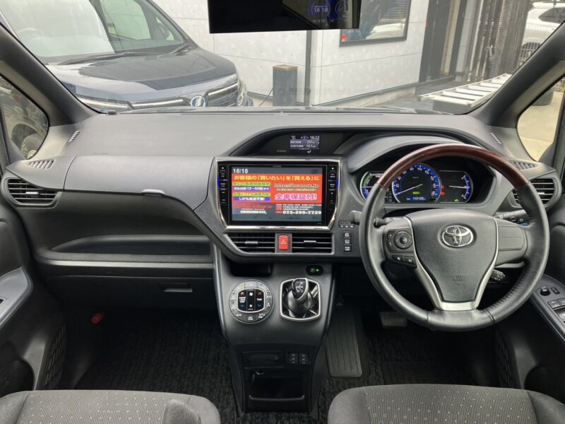 ヴォクシー HV V