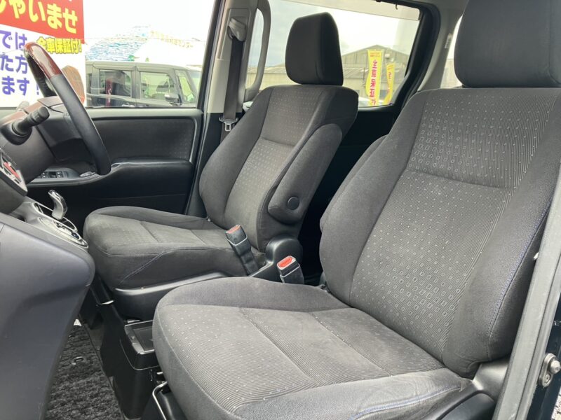 ヴォクシー HV V