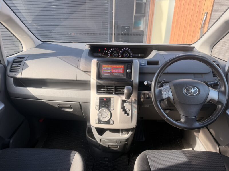 ヴォクシー ZS 煌Ⅱ 【総合評価優良車】≪特別仕様グレード≫ ~8人乗りtype~