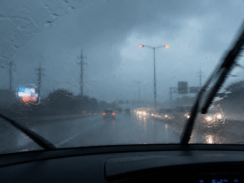 ゲリラ豪雨・台風シーズン到来☔ 夏の安全運転と冠水対処法【2026年7月】
