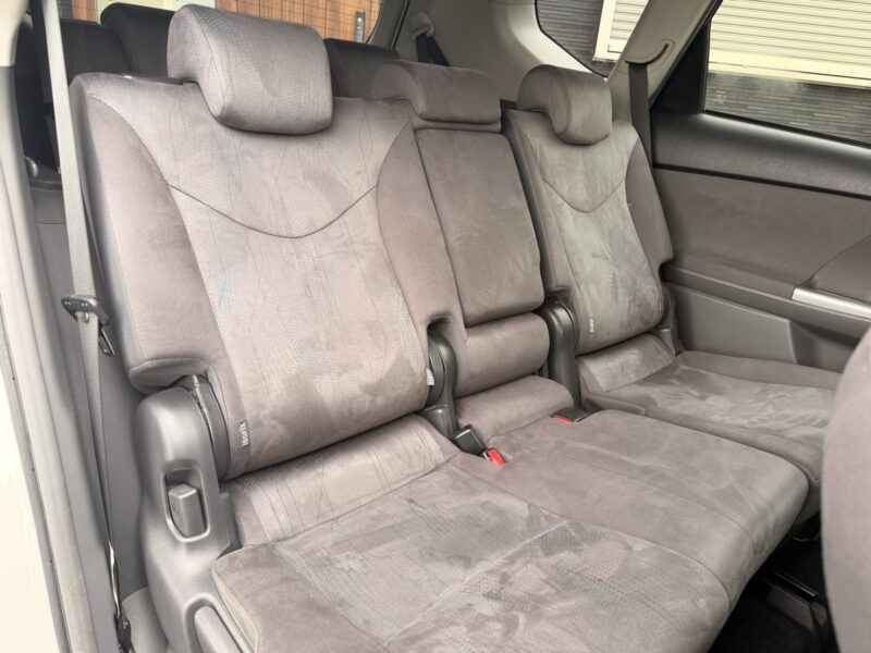 プリウスα G