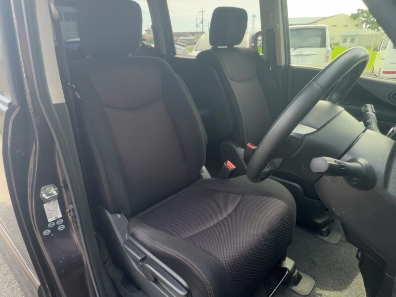 セレナ HWS S-HV【ユーザー買い取り車両】
