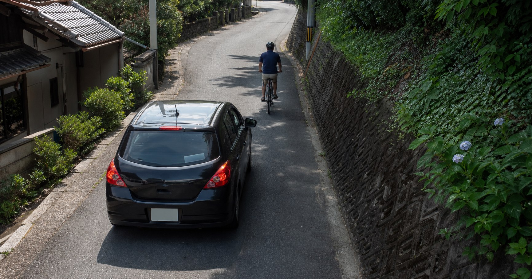 自転車との安全な間隔を確保する車