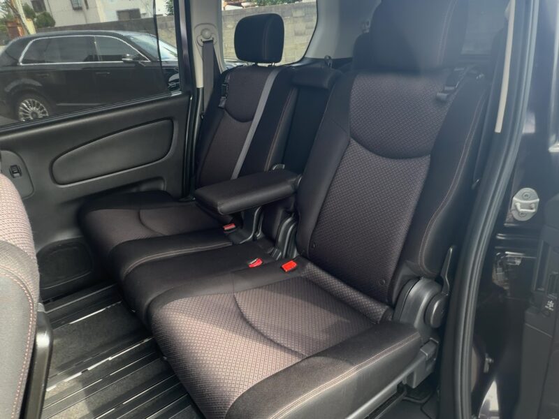 セレナ HWS S-HV【ユーザー買い取り車両】