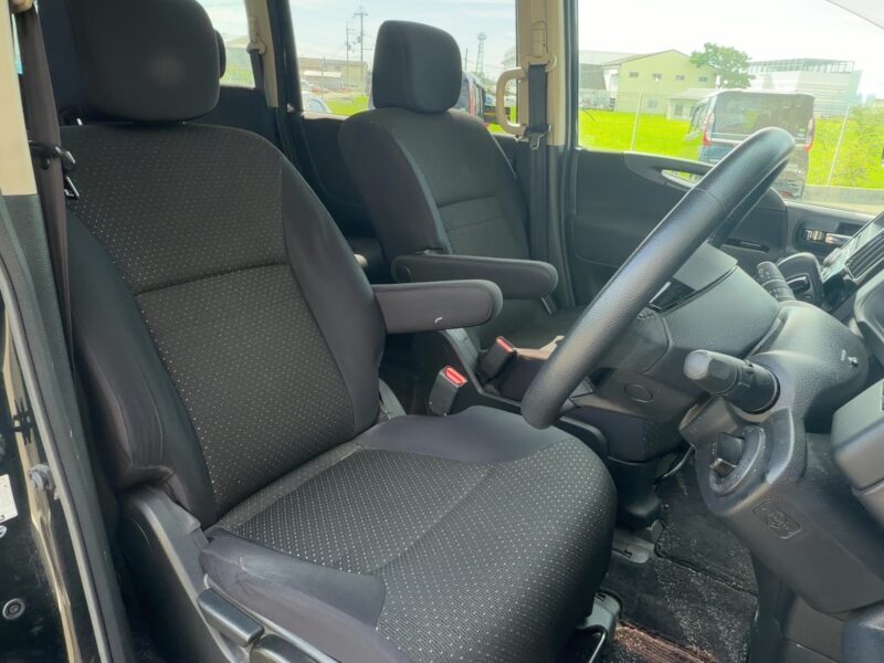 セレナ ライダー 【ユーザー買取車両】