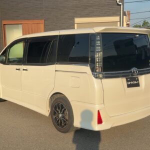 ヴォクシー　ZS