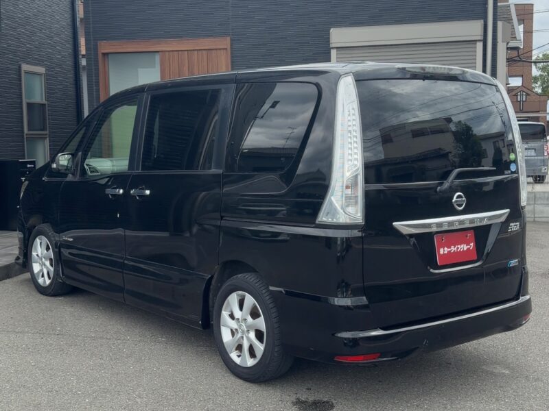 セレナ ハイウェイスター S-HV エアロモード