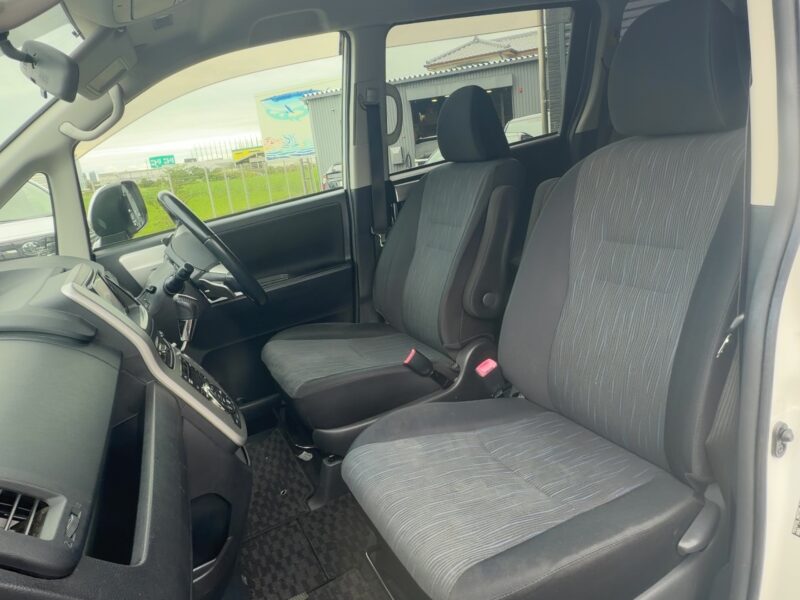 ヴォクシー ZS煌 【ユーザー買取車両】