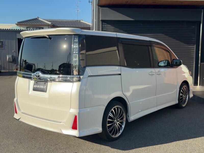 ヴォクシー ZS
