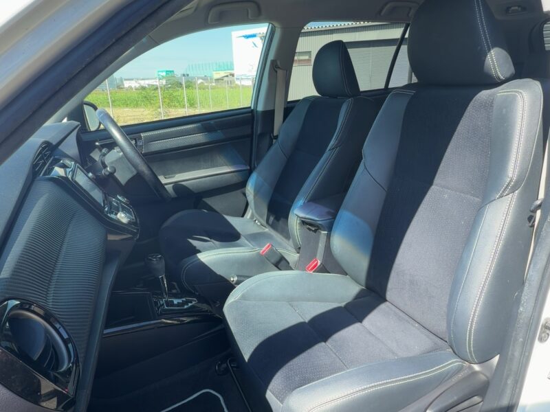 トヨタ カローラフィールダー ハイブリッドGエアロツアラーW×B【総合評価優良車】
