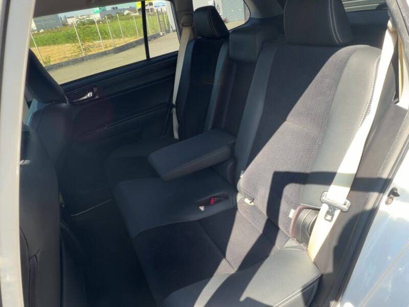 トヨタ カローラフィールダー ハイブリッドGエアロツアラーW×B【総合評価優良車】