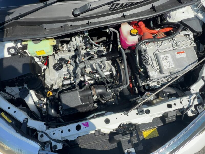トヨタ カローラフィールダー ハイブリッドGエアロツアラーW×B【総合評価優良車】